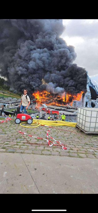 Srite91's tweet image. Omg Tomorrowland stage was DESTROYED 2 days ahead the event....
rity.site/4Epf3