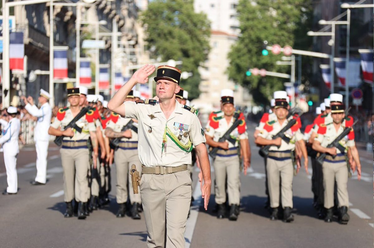 Cdc_13eDBLE's tweet image. [#14juillet2025]

🟢🔴 À l’occasion des cérémonies du 14 Juillet à @VilleDeToulon, les légionnaires de la 1re compagnie de la #13DBLE ont été invités par la @MarineNationale, dans le cadre du partenariat entre le BFM Détroyat et la Phalange Magnifique. 

©️📷 @VilleDeToulon