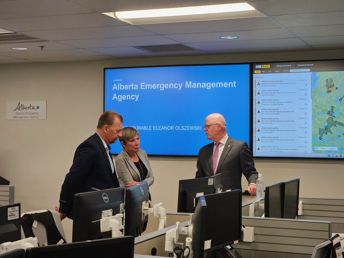 EleanorO_MP's tweet image. Visited Alberta’s Provincial Emergency Coordination Centre with @MikeEllisUCP. Strong cooperation between federal and provincial teams is key to protecting communities and responding quickly when disasters like wildfires or floods strike.