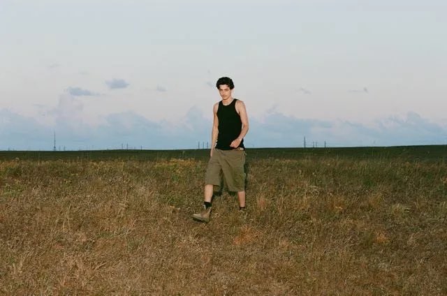 timotheeupdates's tweet image. Timothée Chalamet when asked about his favorite bodega finds to share with friends:
“Bacon, egg, and cheese on a roll, salt and pepper with ketchup. I would eat this 90% of my life if I wouldn’t explode.”