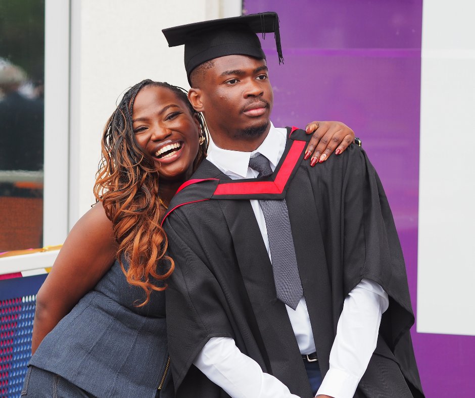 Uni_of_Essex's tweet image. From pure joy to overwhelming pride, #EssexGraduation brings all the emotion... and the perfect opportunity to strike a pose!
Day 2 of Summer Graduation has been another fantastic day of celebration.
Find more photos from today here: brnw.ch/21wUch6