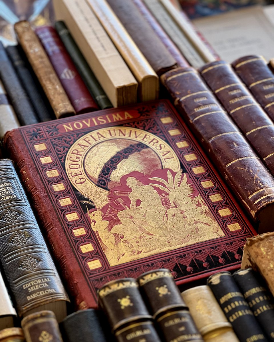 Santoni_dom's tweet photo. 📚 Recorda: cada llibre antic que compres al mercat no és només paper.
És temps, memòria i un futur nou amb tu.
#MercatDominicacaldeSantAntoni #LlibresAntics #BarcelonaCultura #BarcelonadeLlibres #Queferelsdiumenges #Col·leccionisme https://t.co/Pj4QqLJ1Bs