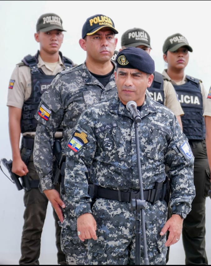 CmdtPoliciaEc's tweet image. Hoy es un día trascendental para la provincia de #Esmeraldas. Con la entrega de la Unidad de Policía Comunitaria, reafirmamos nuestro compromiso con la #SeguridadCiudadana y fortalecemos el trabajo cercano con la comunidad. Esta #UPC es más que infraestructura: es presencia, es…