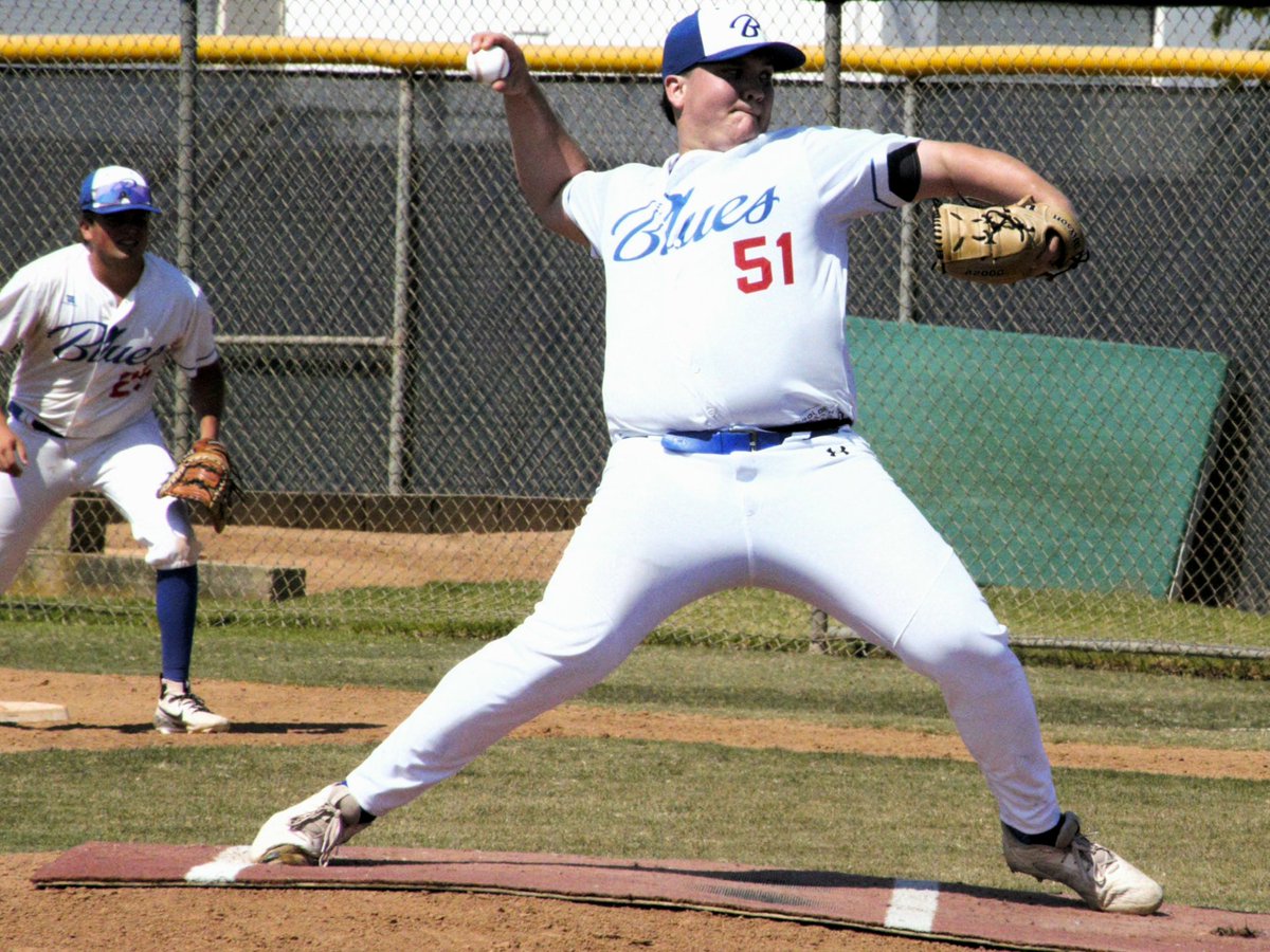 MJoycelll_2024's tweet photo. In playoff game 1, down 4-2, I entered in relief and battled to the end to give my team a chance. I faced the best competition of the summer ball season and had my best game.
2 1/3 IP 1R 0ER 1H 3K 1BB 1PK
@euEagleBaseball 🦅⬆️ @RiseAboveOC  💪🏼⚾️ https://t.co/Tw3YOPa2Wk