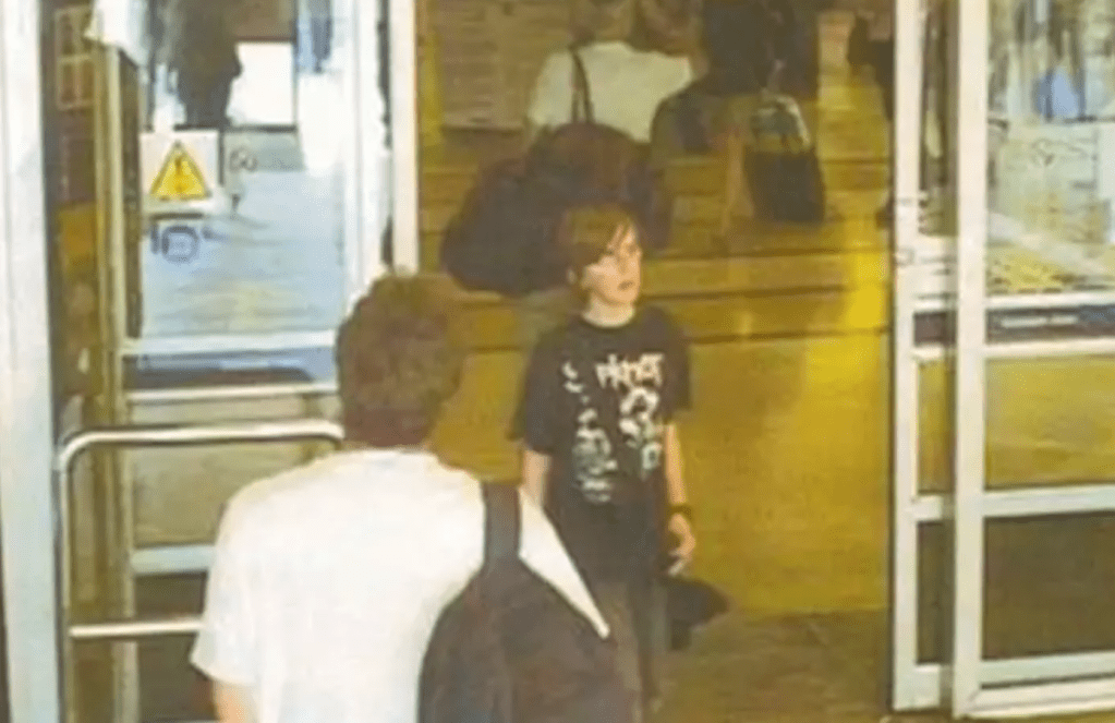 CaledonianKitty's tweet image. On the 14th of September 2007, 14 year old Andrew Gosden travelled alone from Doncaster to London. When he stepped off the train at King's Cross Station he vanished without a trace....what happened?
I delve into this case in my latest post: caledoniankitty.co.uk/2025/07/someboโฆ #TrueCrimeโฆ
