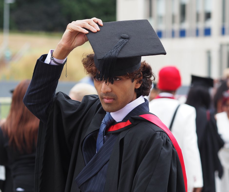 Uni_of_Essex's tweet image. From pure joy to overwhelming pride, #EssexGraduation brings all the emotion... and the perfect opportunity to strike a pose!
Day 2 of Summer Graduation has been another fantastic day of celebration.
Find more photos from today here: brnw.ch/21wUch6