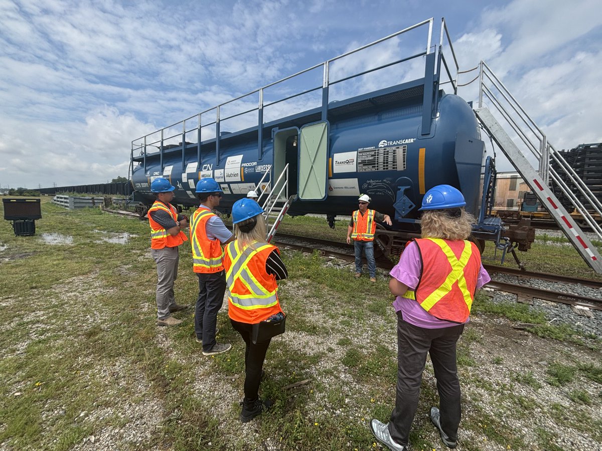 Emergency responders and industry personnel were invited to take a tour of the TRANSCAER Safety Train while it's in Sarnia.

See the full story here: sarnianewstoday.ca/sarnia/news/20…

#RailSafety #TDG #emergencypreparedness #ResponsibleCare