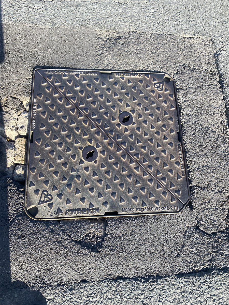 1980_lynn's tweet photo. @unitedutilities we have reported this numerous times and been told it’s a priority. https://t.co/YI6dMrsurE