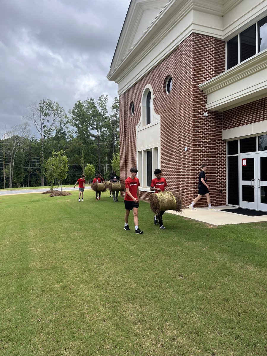 OpelikaHoops's tweet image. Today Boys Basketball participated in the OCS Campus Clean Up Day at Fox Run. The guys did a great job!