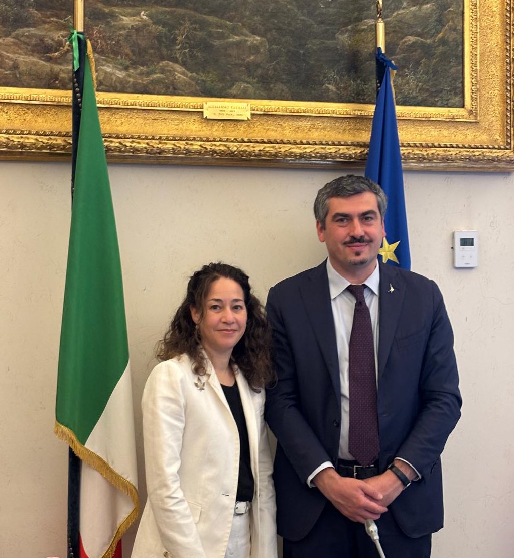 Elissa CAN (@elissa_golberg) on Twitter photo Oggi ho avuto l’onore di presentare alla Commissione Affari Esteri della Camera dei Deputati (<a href="/Montecitorio/">Camera dei deputati</a>) la visione del 🇨🇦 per l’Artico. ❄️
Grazie al Presidente <a href="/GiulioTremonti1/">Giulio Tremonti</a> e ai Vicepresidenti <a href="/FormentiniPaolo/">Paolo Formentini</a> e <a href="/LiaQuartapelle/">Lia Quartapelle</a> per l’invito e il dialogo costruttivo. Oggi ho avuto l’onore di presentare alla Commissione Affari Esteri della Camera dei Deputati (<a href="/Montecitorio/">Camera dei deputati</a>) la visione del 🇨🇦 per l’Artico. ❄️
Grazie al Presidente <a href="/GiulioTremonti1/">Giulio Tremonti</a> e ai Vicepresidenti <a href="/FormentiniPaolo/">Paolo Formentini</a> e <a href="/LiaQuartapelle/">Lia Quartapelle</a> per l’invito e il dialogo costruttivo.