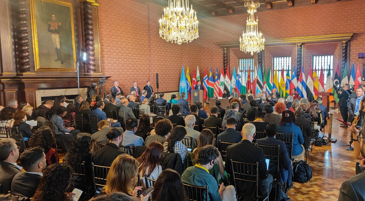 Histórico. Mientras en Bruselas, la UE dilata actuar en contra de Israel; en Bogotá, un grupo cada vez más representativo de Estados, adoptan medidas concretas contra el genocidio y la ocupación ilegal de Gaza.
La decadencia del capitalismo occidental en total evidencia.