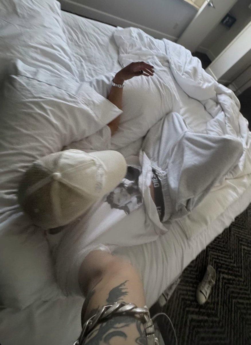 chickenislove19's tweet photo. Inyo na ang abs, bumps &amp; grinds, and thirst traps. This? This right here is the sexiest thing he's ever posted.

@felipsuperior https://t.co/PpxK7kiGTR