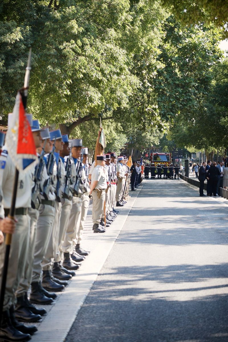 COM6BLB's tweet image. Ce lundi 14 juillet, la #6BLB a pris part à la cérémonie de la ville de Nîmes, présidée par le GBR CARLETON
@COM6BLB.