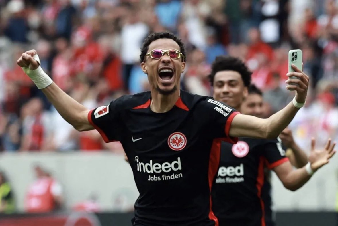 MrHubertLane's tweet image. 🚨BREAKING: Hugo Ekitike has said he is flattered by bids from both #NUFC & #LFC but says his eyes are firmly set on #BrentfordFCW women’s team.
“I want to be where all the fit lasses are at” (but in French, obviously).
Interesting developments!
🤩🥵