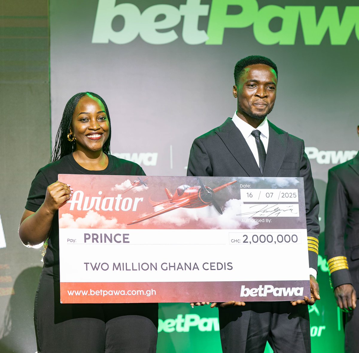 Mwaka 2023, Fuseini kutoka Kumasi alishinda TSh 1.3 Bilioni kupitia Aviator kwenye <a href="/betPawaTZ/">betPawa Tanzania</a> rekodi kubwa zaidi Afrika hadi leo! Hapa ushindi si ndoto, ni historia ~ Borah Ndanyungu, Mkuu wa Masoko ya Ndani na CSR wa betPawa
#betPawaBIGWinners #betPawaAviatorWinners