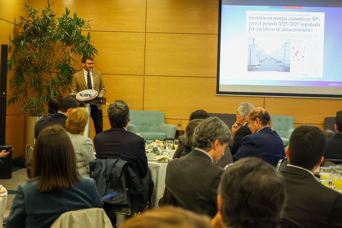 Diálogo público-privado. ⚡️💬

En <a href="/icare_chile/">ICARE</a> el ministro Diego Pardow participa del ciclo de conversación Crecer con Energía, Estrategia compartida para activar
el potencial.