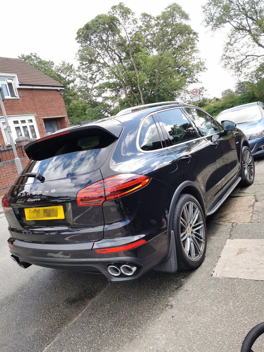 ctvalettech's tweet photo. Porsche Cayenne in for its monthly Maintenance valet, up grading having a Ceramic Wax and Leather seats rejuvenated https://t.co/Ju5IAw0yAZ
