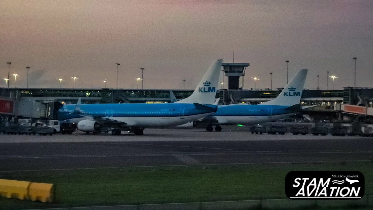 Evening magic at Amsterdam Schiphol! Watching a KLM Boeing 737 get ready for its next adventure under the 8:59 PM sky. Love these airport vibes.
.
🇳🇱 KLM -  Royal Dutch Airlines (KL/KLM)
✈  Boeing 737-8K2/9K2
.
🇳🇱 AMS-EHAM on 23 Aug  2024
<a href="/tkmtomorixwb/">tomori</a> 
<a href="/IkkoHaidar/">Ikko Haidar Farozy</a> 
<a href="/indoflyer/">Komunitas Indoflyer</a>