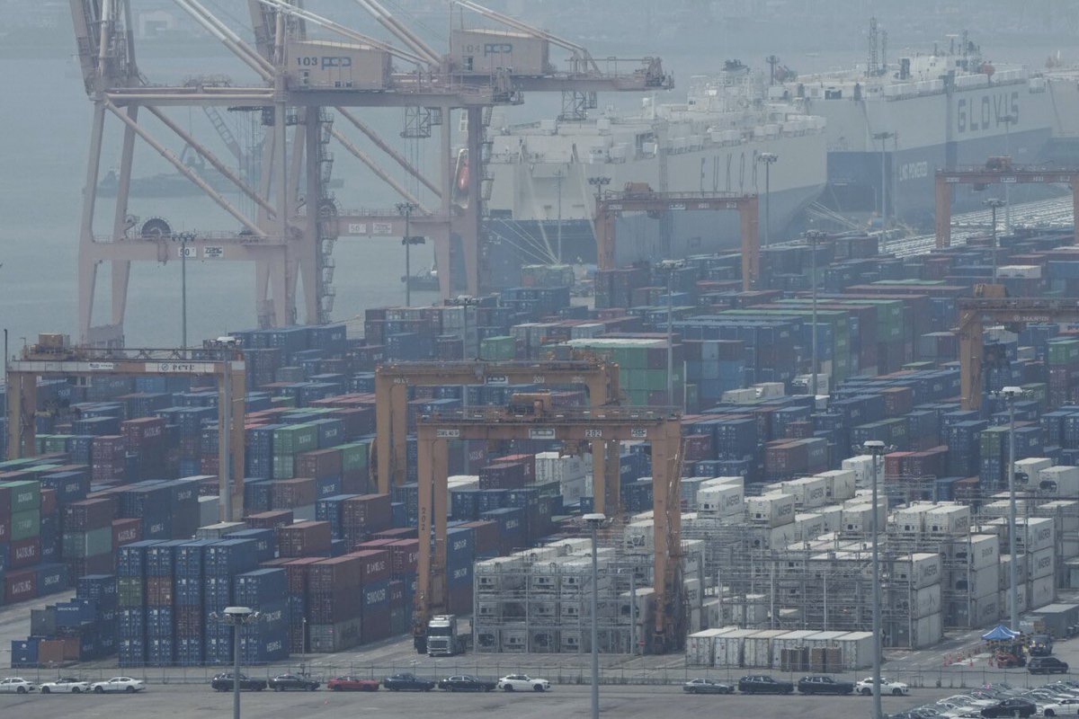 ChrisRugaber's tweet image. “It’s kind of a giant game of chicken”: Trump's trade blitz produces few deals but lots of uncertainty apnews.com/article/trump-…