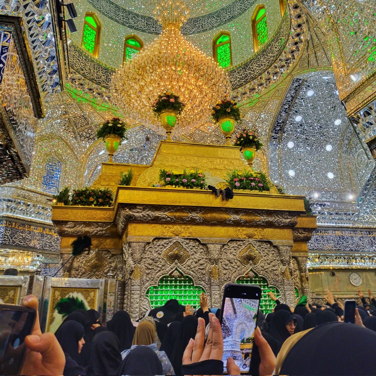 jawaria512's tweet image. Indeed Hussain ع is the beacon of guidance and the ark of salvation
- Hazrat Muhammad (saw)