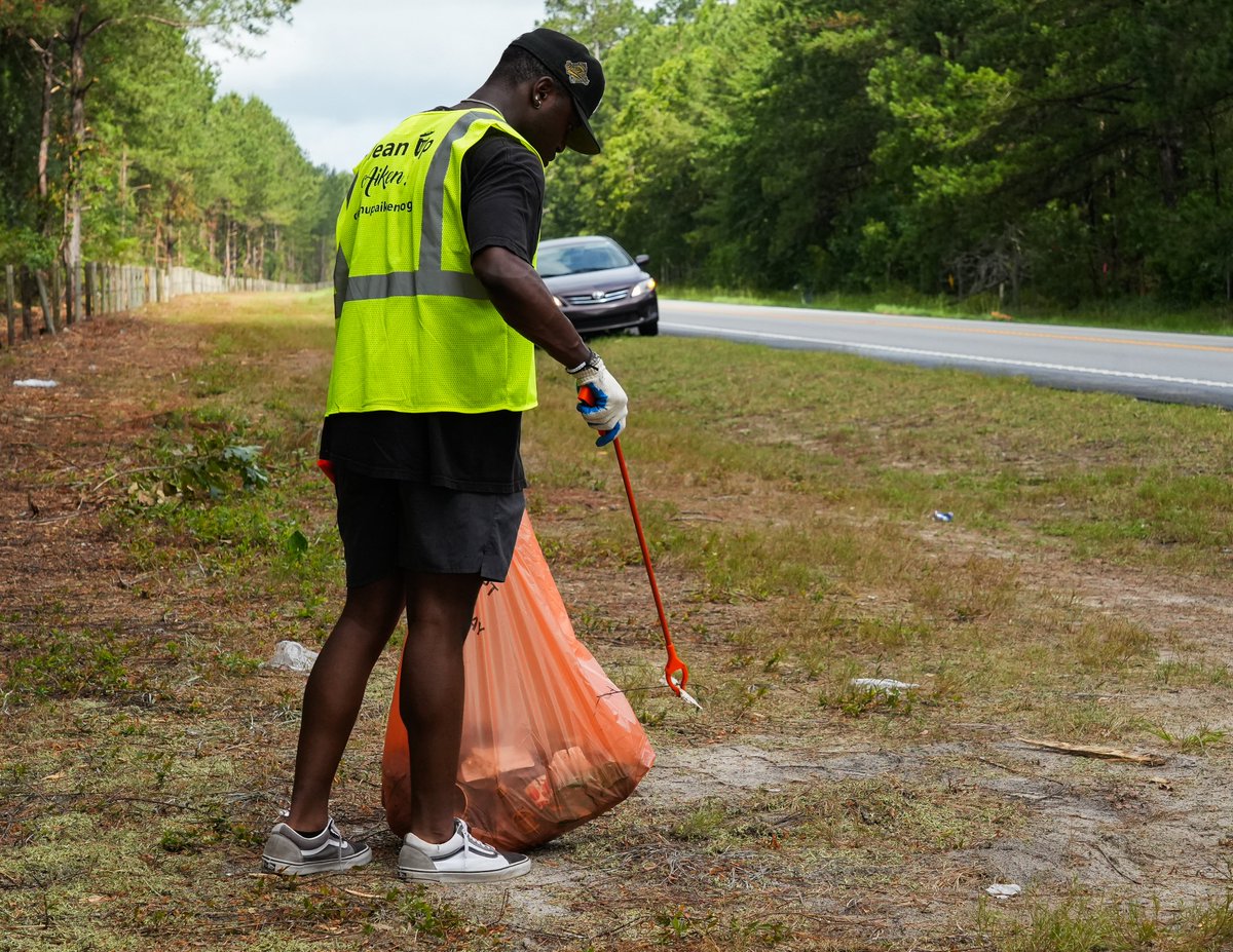 More than 40 bags of trash were picked up by SRMC summer #interns as part of a community service project to support Clean Up Aiken! More about this #volunteer opportunity here: savannahrivermissioncompletion.com/post/srmc-summ…