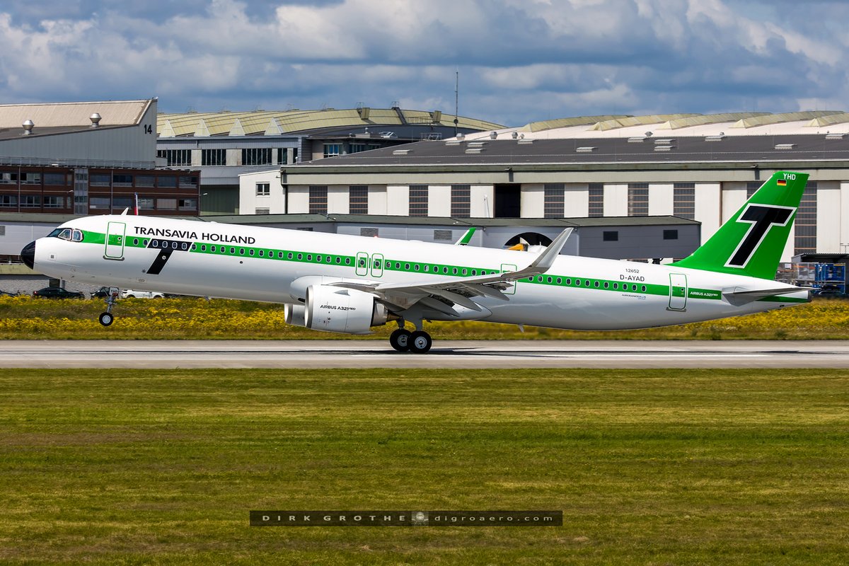 digro65's tweet image. the beautiful @transavia Airbus A321N PH-YHD in the 60th anniversary retro livery is on its first flight right now - every airline should have one aircraft with a retro livery, right?