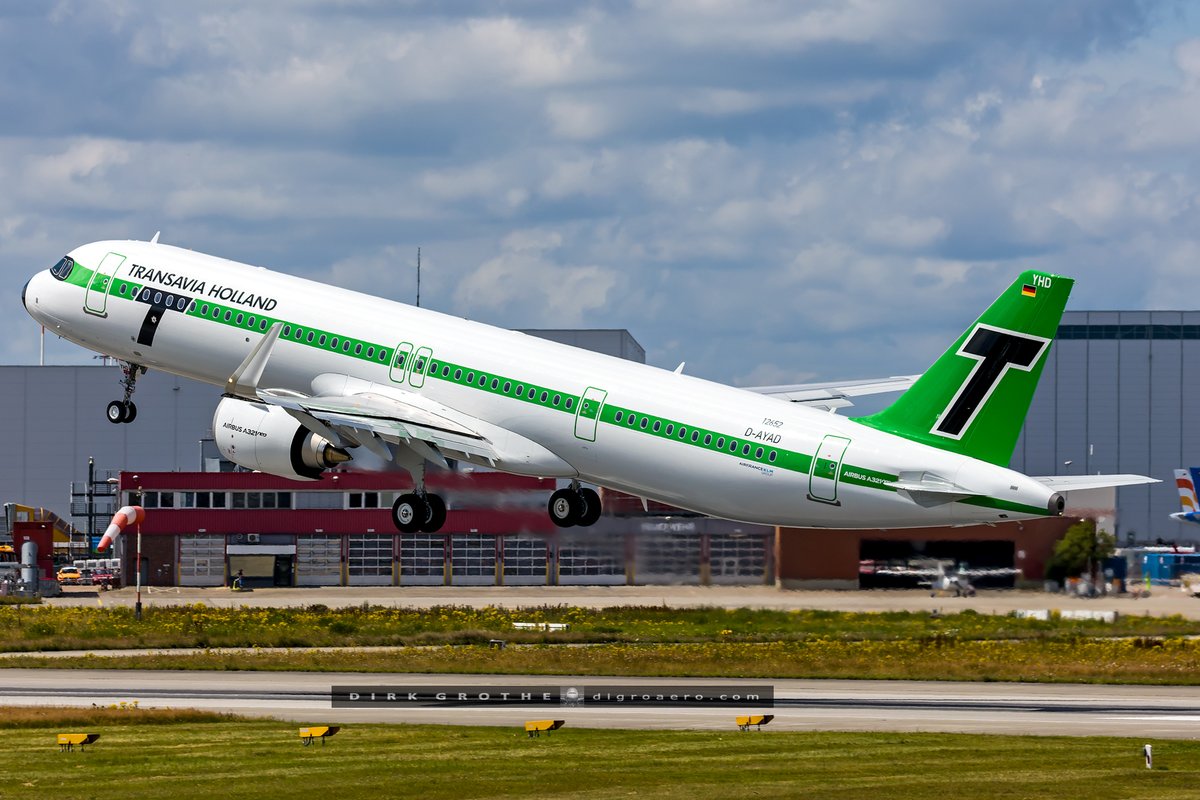 digro65's tweet image. the beautiful @transavia Airbus A321N PH-YHD in the 60th anniversary retro livery is on its first flight right now - every airline should have one aircraft with a retro livery, right?