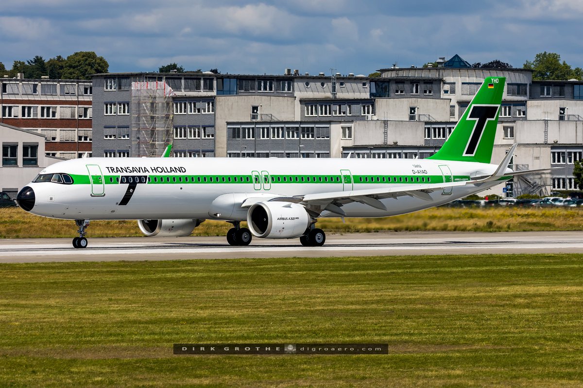 digro65's tweet image. the beautiful @transavia Airbus A321N PH-YHD in the 60th anniversary retro livery is on its first flight right now - every airline should have one aircraft with a retro livery, right?