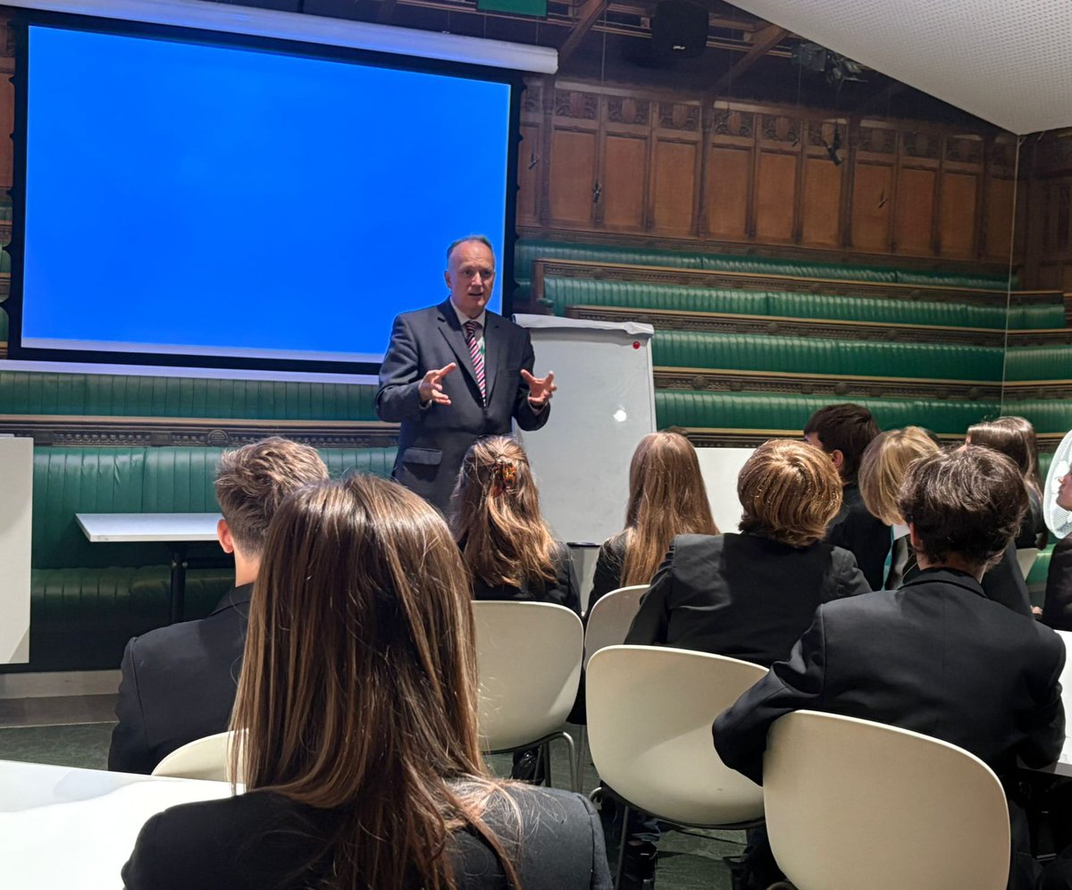 Neil Hudson (@drneilhudson) on Twitter photo 📚It was great to welcome students from #KingHaroldAcademy in #WalthamAbbey to the <a href="/HouseofCommons/">UK House of Commons</a> for a thoughtful Q&A session.
👏These young folk are a real credit to their school, parents and carers, and I look forward to visiting their wonderful school again soon. 📚It was great to welcome students from #KingHaroldAcademy in #WalthamAbbey to the <a href="/HouseofCommons/">UK House of Commons</a> for a thoughtful Q&A session.
👏These young folk are a real credit to their school, parents and carers, and I look forward to visiting their wonderful school again soon.
