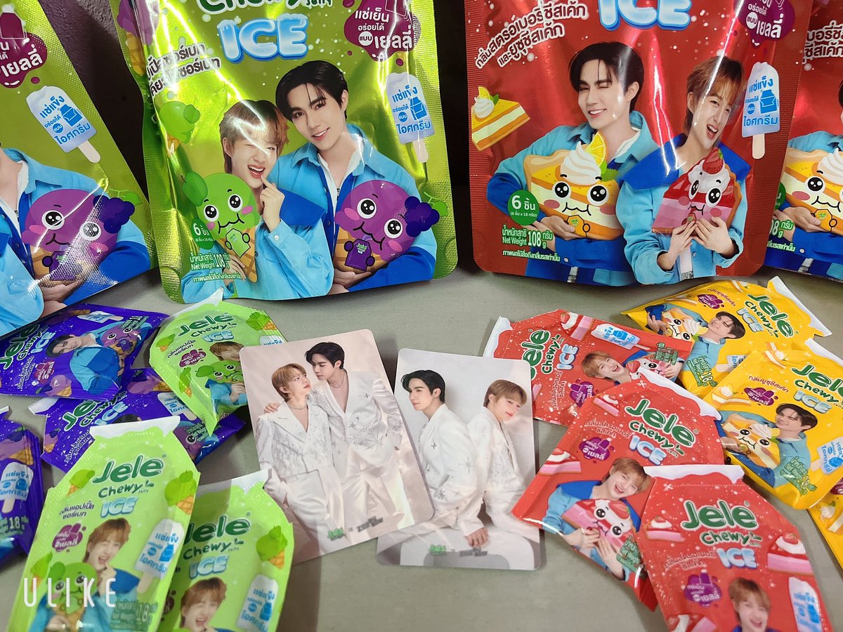 LooKMoo28's tweet photo. รอบนี้ไม่หา เดินไปเจอเลยจร้า เจอปุ๊บหยิบปั๊บ
อยากบอกว่าเข้าฟิสแล้วกินคืออร่อยมากกลิ่นหอมมาก ฟินสุดดด
การ์ดน่ารักมาก
ว่าแต่ล็อตเก่าเขายังเก็บไม่ครบเลยขาดไป1 ใบหาไม่เจออะ
#Jele #JeleChewyIce #ZeeNuNew #JelexZeeNunew
#JeleChewyxZeeNunew
#เจเล่ชิววี่ซอร์เบท #เจเล่ชิววี่ชีสเค้ก https://t.co/Syx9kZLuv2
