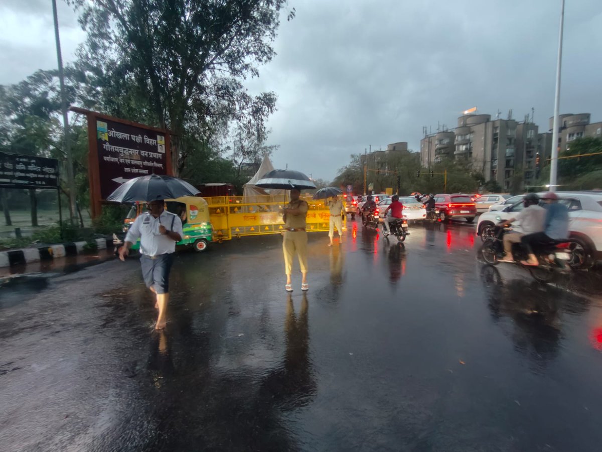 DCP Traffic Noida (@dcptrafficnoida) on Twitter photo .<a href="/dcptrafficnoida/">DCP Traffic Noida</a> рджреНрд╡рд╛рд░рд╛ рдЪрд┐рд▓реНрд▓рд╛ рдмреЙрд░реНрдбрд░ рдкрд░ рдпрд╛рддрд╛рдпрд╛рдд рд╡реНрдпрд╡рд╕реНрдерд╛ рдХрд╛ рдирд┐рд░реАрдХреНрд╖рдг рдХрд┐рдпрд╛ рдЧрдпрд╛ рддрдерд╛ рдпрд╛рддрд╛рдпрд╛рдд рдХреЗ рд╕реБрдЧрдо рд╕рдВрдЪрд╛рд▓рди рдмрдирд╛рдП рд░рдЦрдиреЗ рдХреЗ рд╕рдВрдмрдВрдз рдореЗрдВ рд╕рд░реНрд╡ рд╕рдВрдмрдВрдзрд┐рдд рдХреЛ рдЖрд╡рд╢реНрдпрдХ рджрд┐рд╢рд╛-рдирд┐рд░реНрджреЗрд╢ рджрд┐рдП рдЧрдПред
рдпрд╛рддрд╛рдпрд╛рдд рд╣реЗрд▓реНрдкрд▓рд╛рдЗрди рдирдВ0- 9971009001 .<a href="/dcptrafficnoida/">DCP Traffic Noida</a> рджреНрд╡рд╛рд░рд╛ рдЪрд┐рд▓реНрд▓рд╛ рдмреЙрд░реНрдбрд░ рдкрд░ рдпрд╛рддрд╛рдпрд╛рдд рд╡реНрдпрд╡рд╕реНрдерд╛ рдХрд╛ рдирд┐рд░реАрдХреНрд╖рдг рдХрд┐рдпрд╛ рдЧрдпрд╛ рддрдерд╛ рдпрд╛рддрд╛рдпрд╛рдд рдХреЗ рд╕реБрдЧрдо рд╕рдВрдЪрд╛рд▓рди рдмрдирд╛рдП рд░рдЦрдиреЗ рдХреЗ рд╕рдВрдмрдВрдз рдореЗрдВ рд╕рд░реНрд╡ рд╕рдВрдмрдВрдзрд┐рдд рдХреЛ рдЖрд╡рд╢реНрдпрдХ рджрд┐рд╢рд╛-рдирд┐рд░реНрджреЗрд╢ рджрд┐рдП рдЧрдПред
рдпрд╛рддрд╛рдпрд╛рдд рд╣реЗрд▓реНрдкрд▓рд╛рдЗрди рдирдВ0- 9971009001