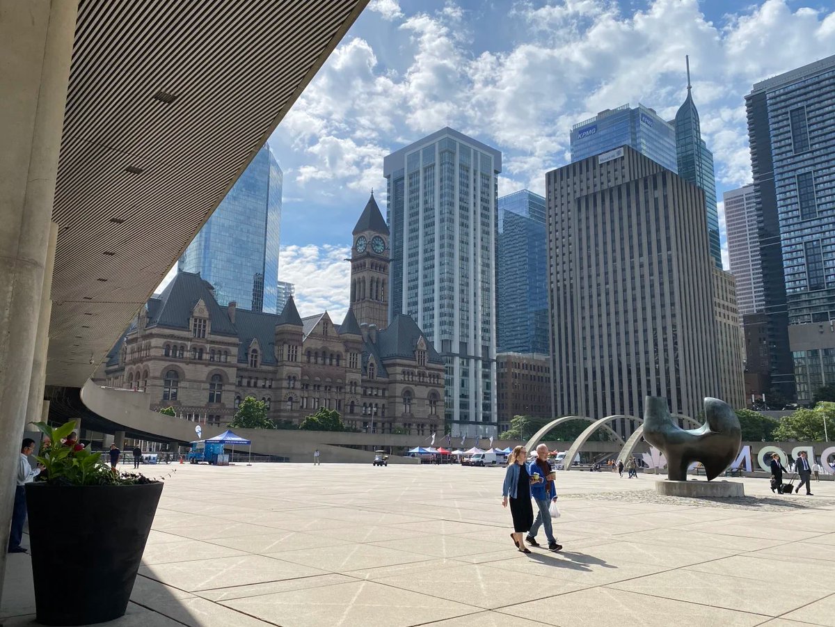 Visited Toronto City Hall again 🏙️ just across from the old one Loved the art at Nathan Phillips Square 🎭 and the stunning architecture inside 🏛️✨📷.