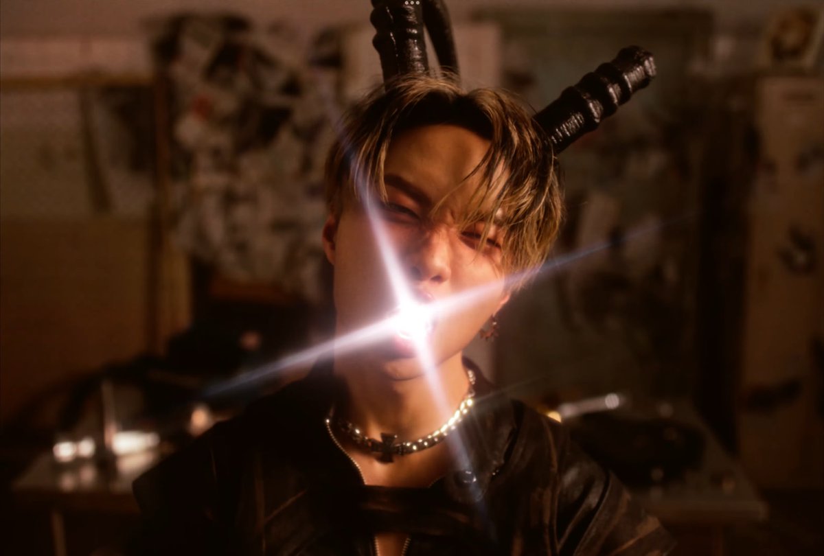 ใช้ยาสีฟันสูตรอะไรคะ

#JUNGT
#THAIchayanon
#BUS_BOSSINTHEBUILDING_MV