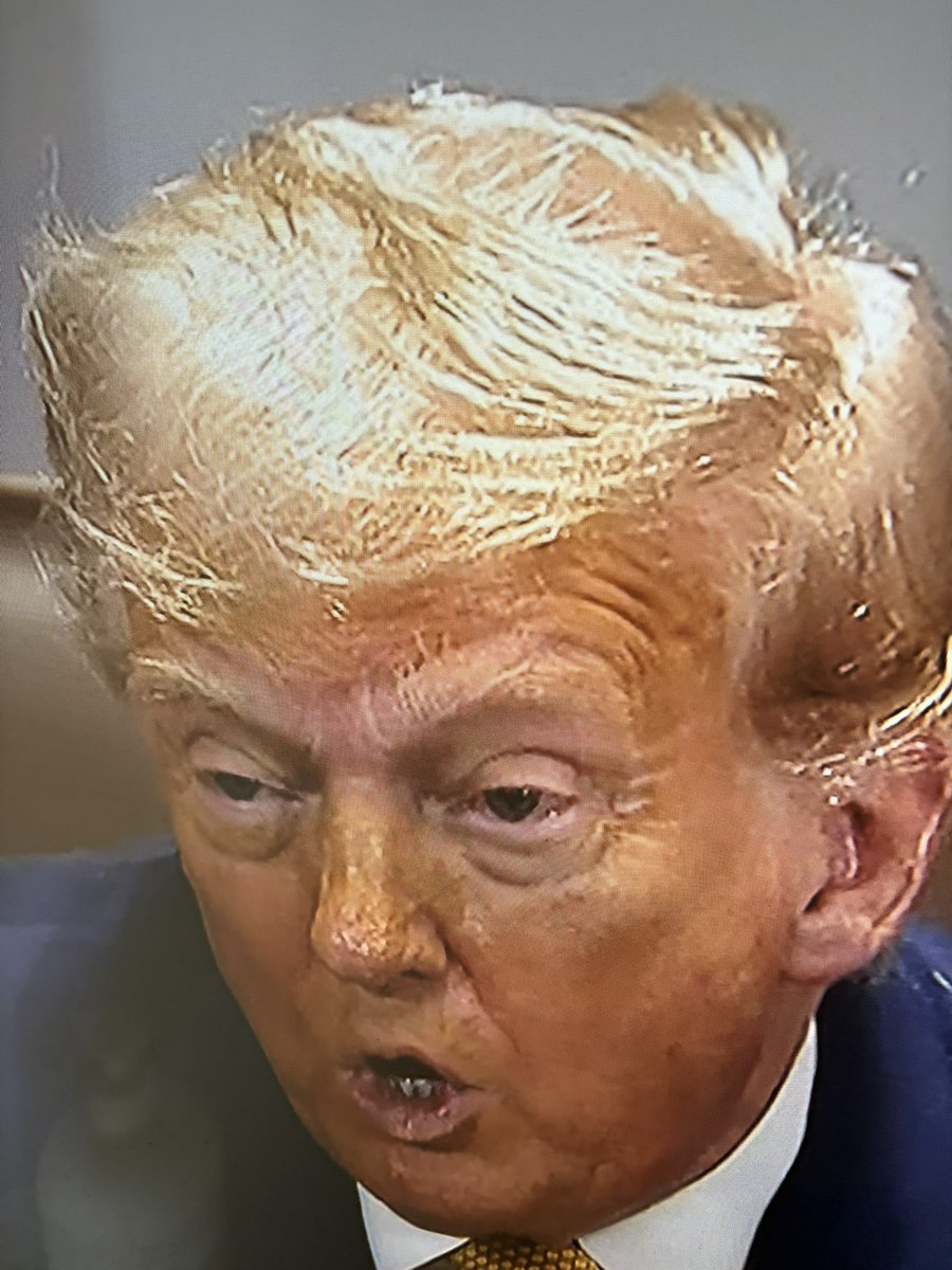 kskacky's tweet photo. #TrumpisaNationalDisgrace #TrumpIsUnfitForOffice Trump’s makeup person is not his friend, got him out here looking like a clown https://t.co/kUuPvPn7oN