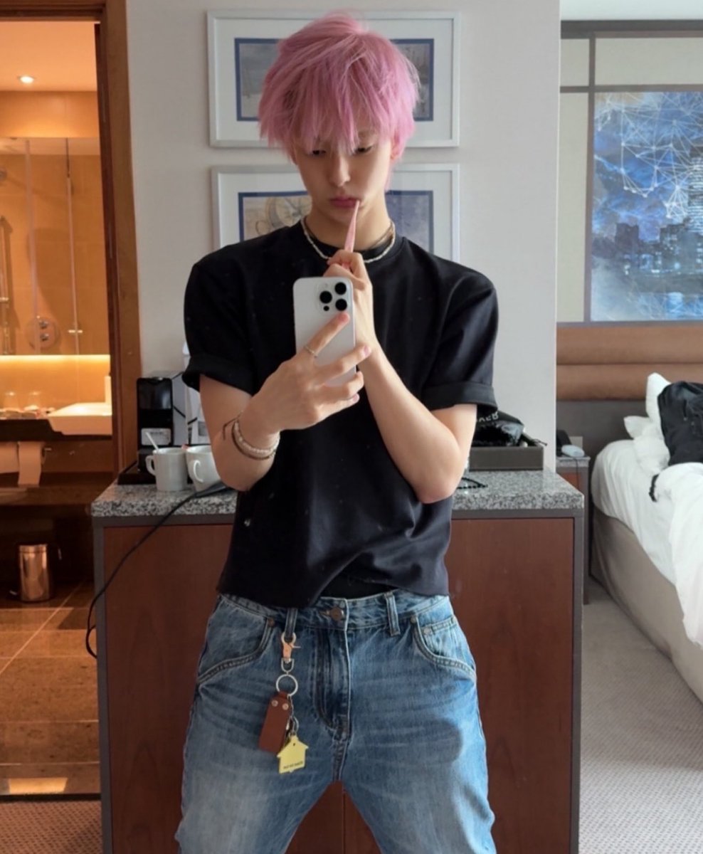 หนุ่มผมชมพู SMTR25 สร้างเรื่องไม่หยุดดดดดดด