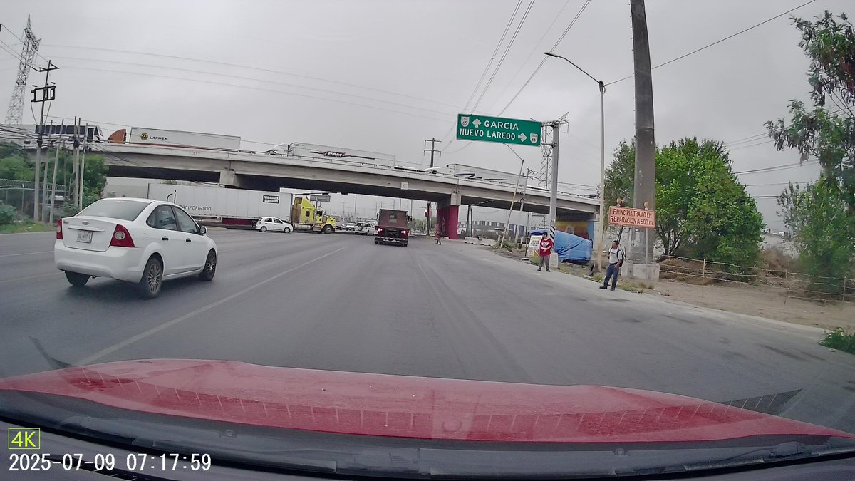 Tráfico detenido en Libramiento con dirección a Saltillo  (aquí es el cruce con carretera a García), tráfico lento en Colosio desde libramiento hasta carretera a García
<a href="/MtyFollow/">MtyFollow®</a> <a href="/DashCamMTY/">Dash Cam Monterrey</a> <a href="/AsiEsMonterrey/">Así Es Monterrey</a> <a href="/LoQuePasaEnNL/">@QuePasaEnNL ®️</a>