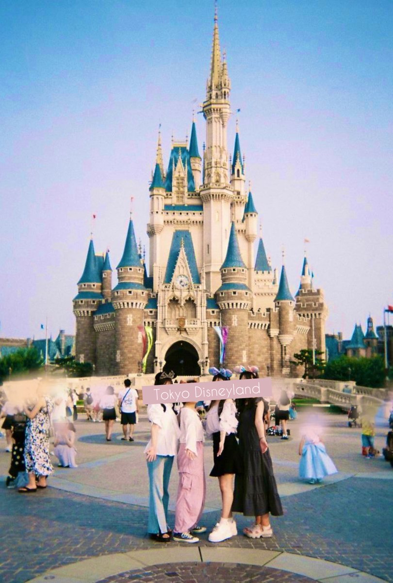 hinattama's tweet photo. 👑→ 🍯→ 🧟→⛰️→⚡️→ 🐿️💦✖︎２

#After17 🎫
#friends 
#びしょ濡れMAX凄かった!!🐿️🐰
#写ルンです 
#Disney https://t.co/4AHUzQHLyK