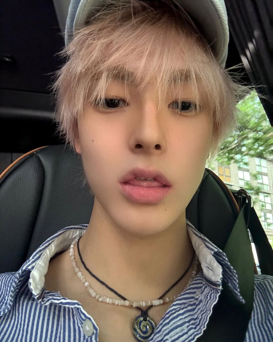 jlynnhyj's tweet photo. ฮยอนจุน เซลฟี่สร้างเรื่องอีกแล้ว😭✌🏻 https://t.co/pqU2DbubqX