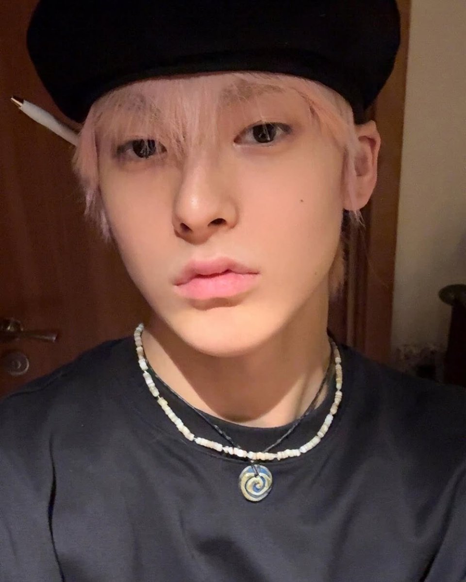 jlynnhyj's tweet photo. ฮยอนจุน เซลฟี่สร้างเรื่องอีกแล้ว😭✌🏻 https://t.co/pqU2DbubqX