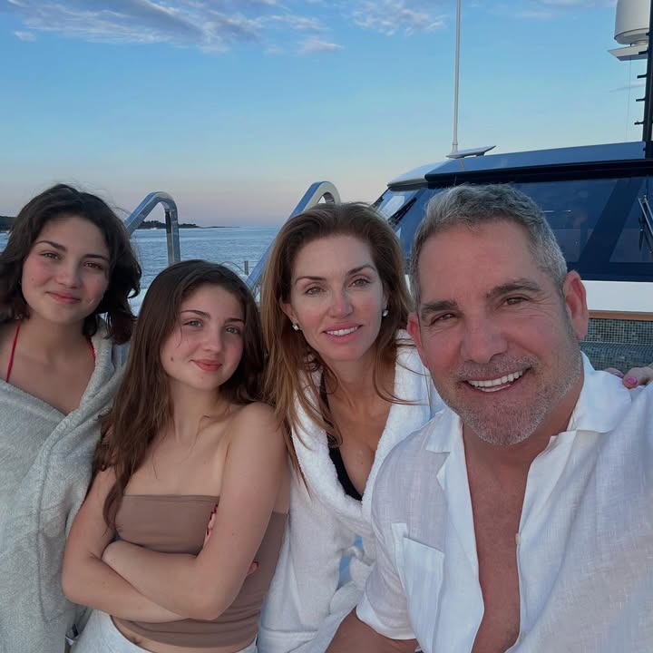 ElenaCardone's tweet image. Family time in the South of France. 🩵