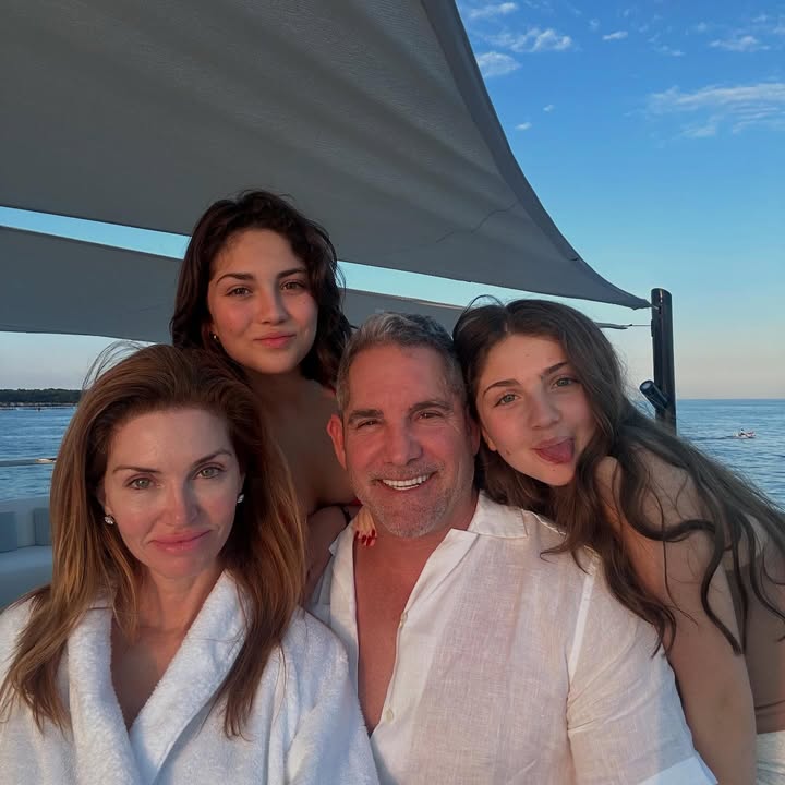 ElenaCardone's tweet image. Family time in the South of France. 🩵