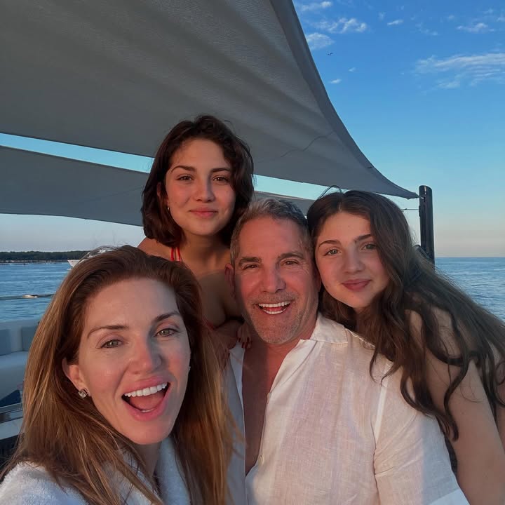 ElenaCardone's tweet image. Family time in the South of France. 🩵