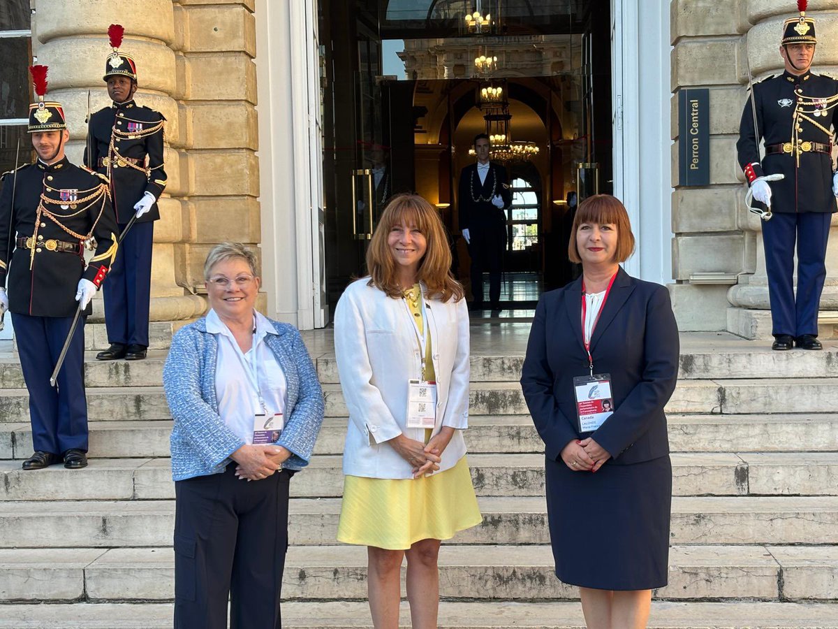 Rencontre ce matin du Bureau de <a href="/APFfrancophonie/">APF. Francophonie</a> à Paris lors de la #50eSession de l’#APF tenu au Sénat 🇫🇷 Conversations productives et ravie d’y participer avec mes collègues parlementaires- Section 🇨🇦 
<a href="/Joelgodinpjc/">Joël Godin</a> <a href="/NathalieRoyPres/">Nathalie Roy</a> <a href="/FrancineLandry/">Francine Landry</a> 
#ParlementsFrancophones