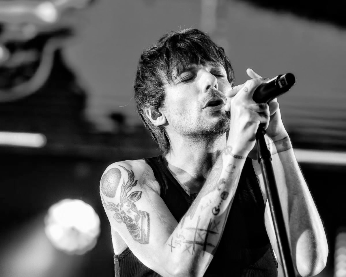 dilf28's tweet image. happy louis day dilf nation