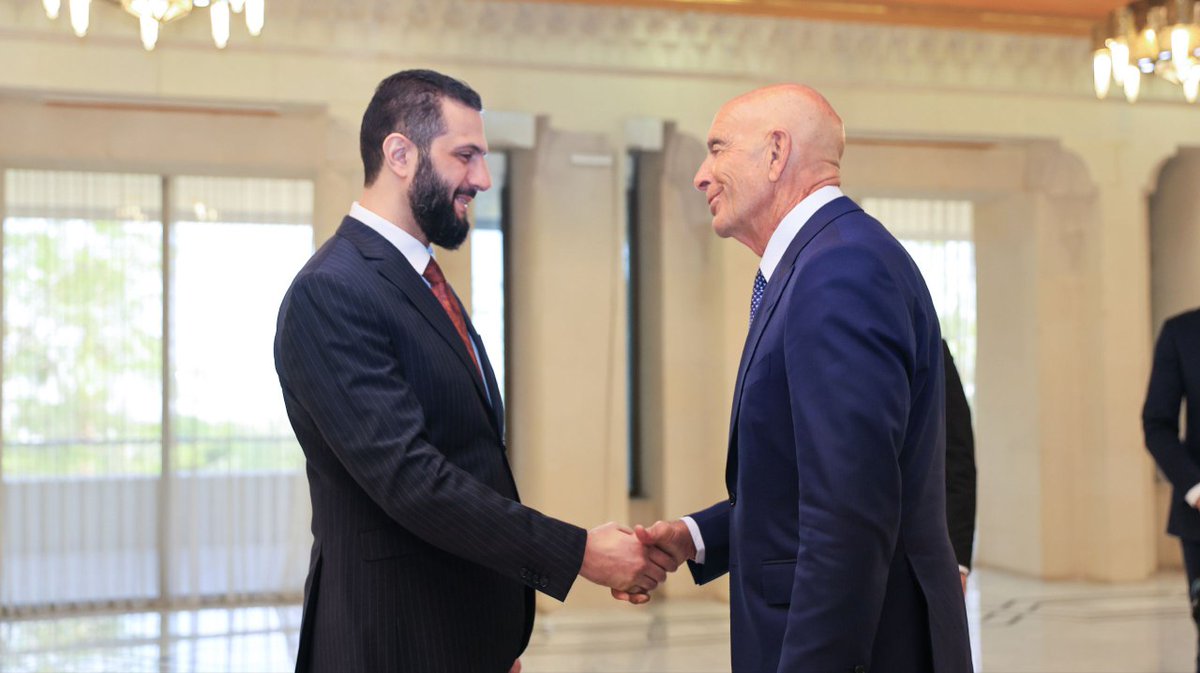 SyPresidency's tweet image. رئيس الجمهورية العربية السورية السيد أحمد الشرع يلتقي المبعوث الخاص للولايات المتحدة الأمريكية إلى سوريا السيد توماس باراك والوفد المرافق له في قصر الشعب بالعاصمة دمشق
#رئاسة_الجمهورية_العربية_السورية