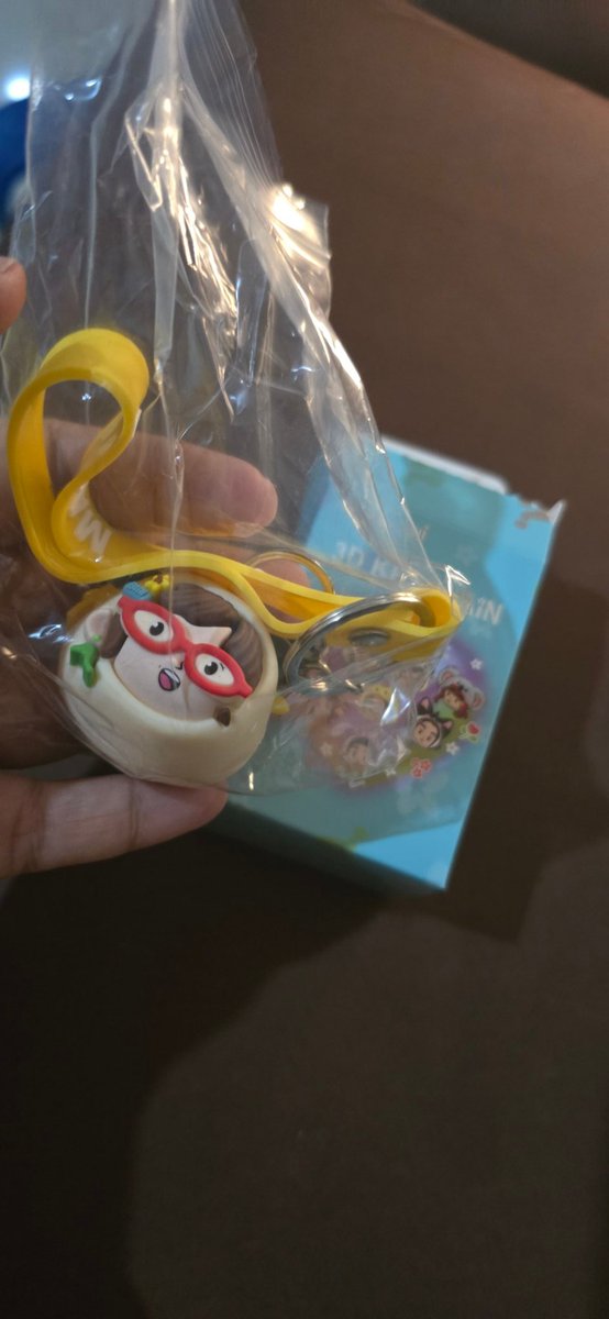 Fatima_05_'s tweet photo. Pagbentahan nyo na ko 2LB tix for All Star Games 🥺🥺🥺 
Bigyan ko kayo dupes ko and yung dupes ko na Maloi 3D keychain 🥺 https://t.co/adXqaPEoA1