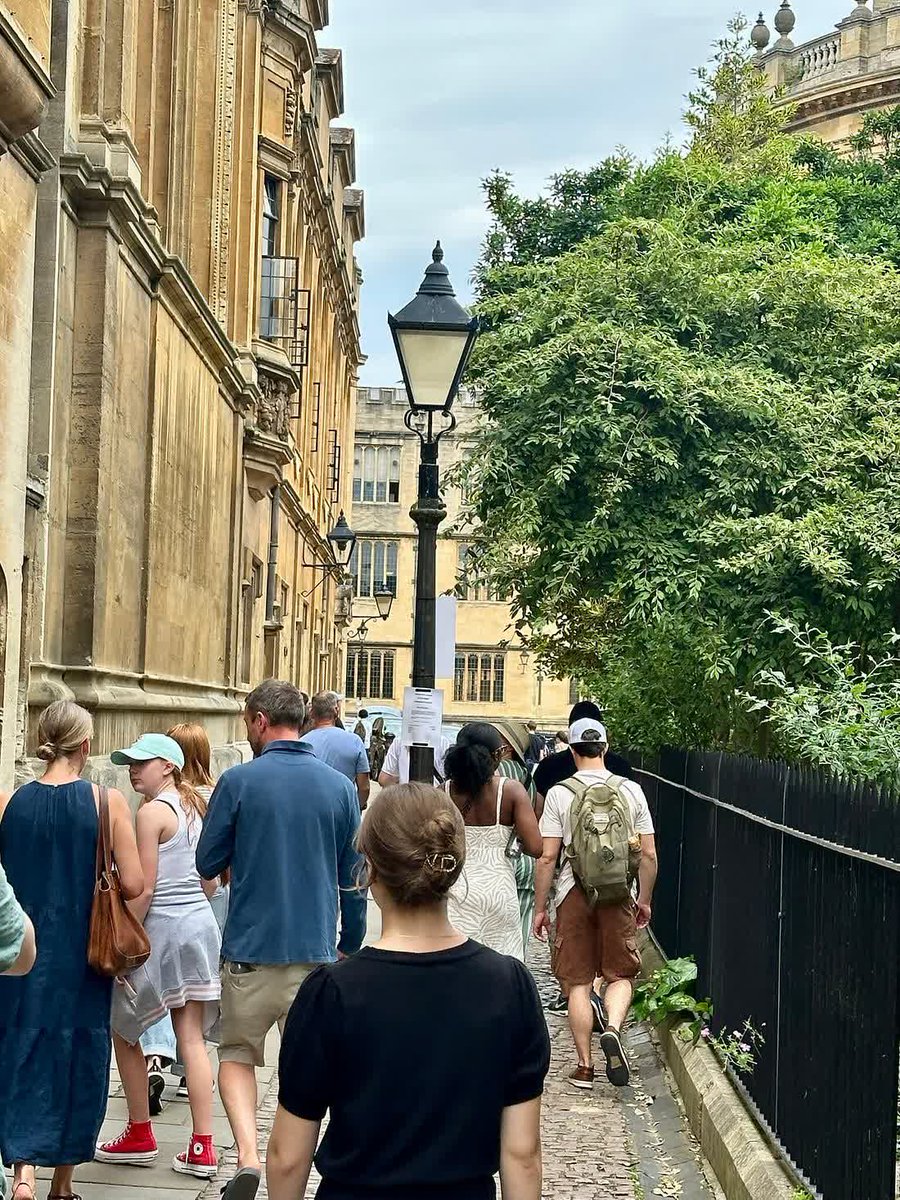 OfficialToursOX's tweet image. Wonderful shots of #Oxford from one of our customers, Terry, who joined us on the CS Lewis &amp;amp; JRR Tolkien Tour. 😍📷

🚶‍♀️ Book this tour on Sat 12 July ➡ bit.ly/3iSrlE0

#OfficialToursOx #ExperienceOx