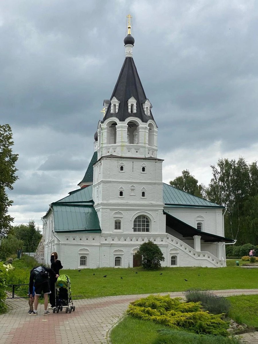 toyiden's tweet photo. "Visiting the residence of Ivan the Terrible in Alexandrov, where he conducted his infamous Oprichnina. A chilling reminder of the power and terror of one of Russia's most formidable rulers. 🏰🔥 #Alexandrov #IvanTheTerrible" https://t.co/NElvx03yWO