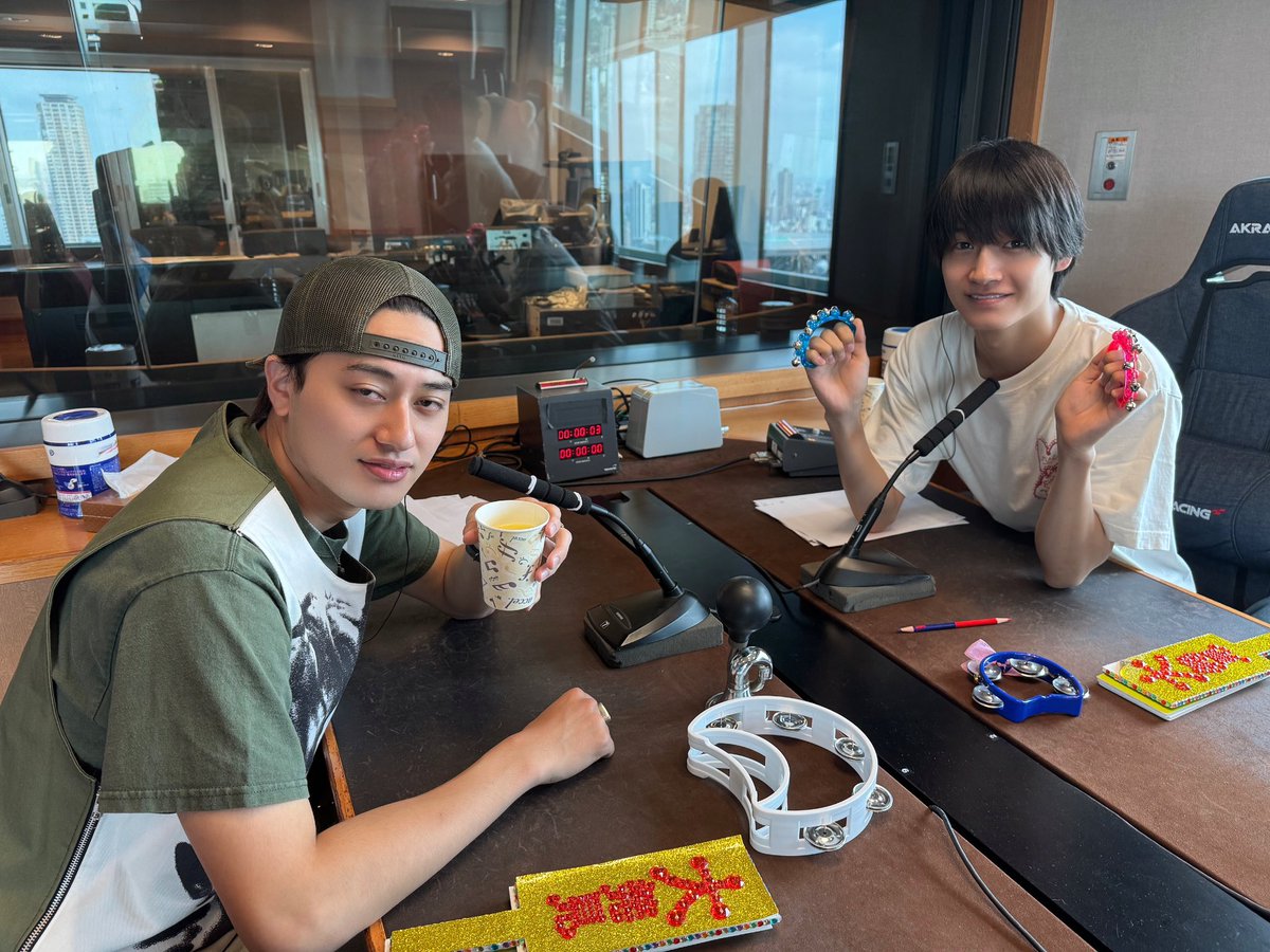 A_yantan1179's tweet photo. 今夜の担当は!
#Aぇǃgroup
#小島健
#佐野晶哉
意外とお久しぶりにこのコンビ!
夏真っ盛り。
夏っぽい話題で始めたいところでしたが、
早速ヤンタンの予算関係について話しております。
今夜もポストは
「#Aぇヤンタン」で
よろしくお願いします。 https://t.co/hnMaHM1XEk
