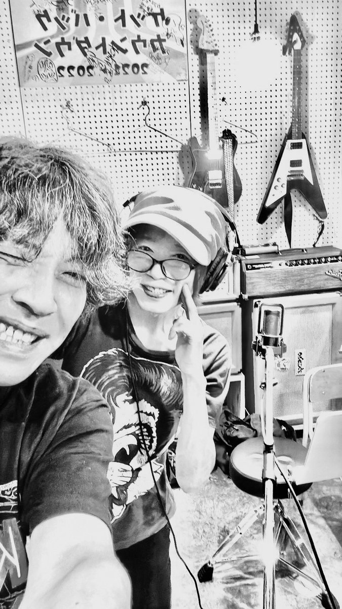 やまちゃんと楽しく🎶
こんな感じで歌入れやってま〜す😀